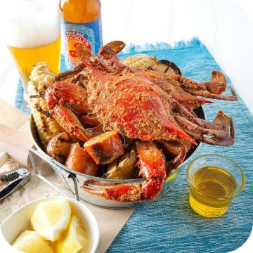 Large Male Blue Crabs (2 dozen, 2 mallets, 8oz. seasoning)